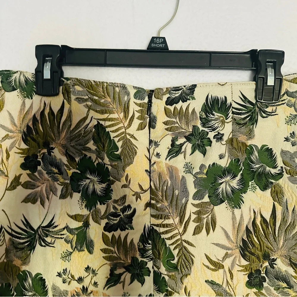 Urban Outfitters Floral Embroidered Textured‎ Pelmet Mini Skirt Medium Green